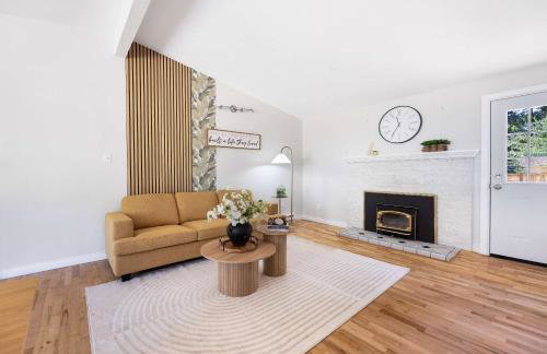 Single-Level 2BR Retreat w Hot Tub & Office - Foto 9