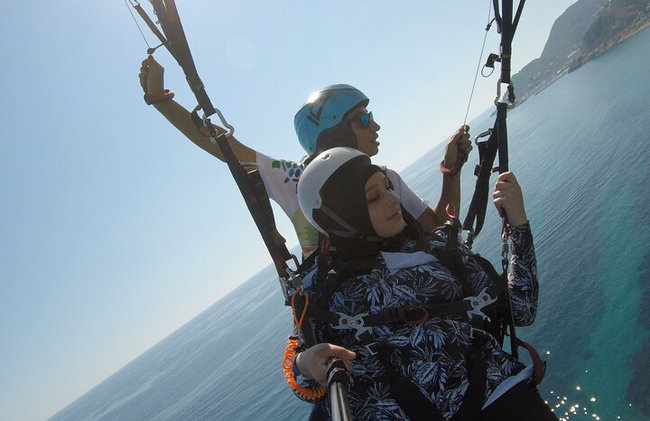 Aventura en parapente en tándem – ¡Vuela sobre las nubes! - Foto 1
