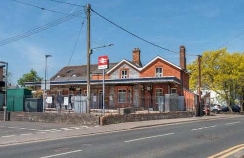 #30 Cozy & Stylish Studio Retreat - Near Odds Farm Park - Sleeps 2 - Perfect for business travelers and Couples - Free parking - Foto 12