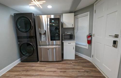 Modern Luxe Family & Groups Friendly Bungalow with Patio & Workspace - Foto 12