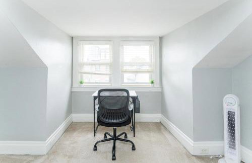 TWO town homes! 6 Bedrooms, 2 King beds, Walk to Eats - Foto 21