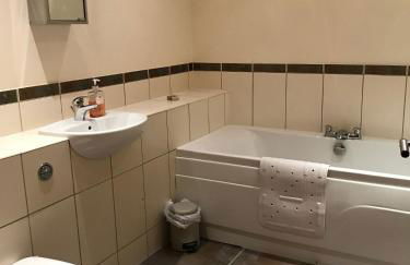 The Town House - Photo 12