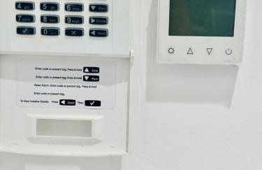 Luxury 5BR Stay With City Access - Photo 42