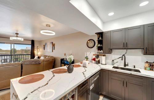 LakeView Fresh and New Bass N Sun King Bed Pool - Photo 22