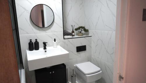 Abbey Road 4 Bed Home - Garden, Parking, Sleeps 11 - Foto 3