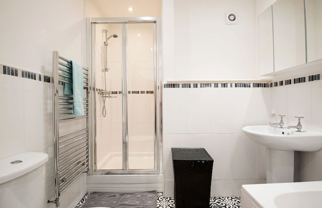 Apartment 2 The Grove - Photo 17