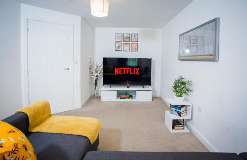 Comfortable 3-bedroom Bolton home - Photo 2