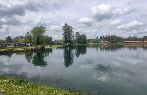 Lovely Static 6 Bed Caravan at Billing Aquadrome - Photo 24