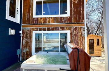 Designer Lake Cabin- HotTub, Sauna & Massage Chair - Foto 39