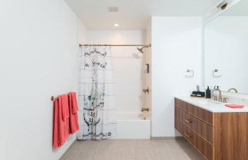 Back-Bay 2BR Condo w Roof top Gym Parking - Foto 48