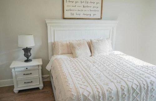 The Haven on Loveless Street with Game Room - Foto 26