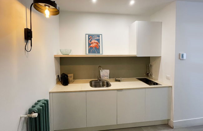 Be Mate Gran Vía Suites - Photo 30