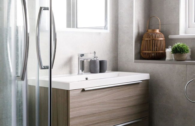 Coastal Retreat for 8 With Hot Tub - Walk to Beach - Foto 43