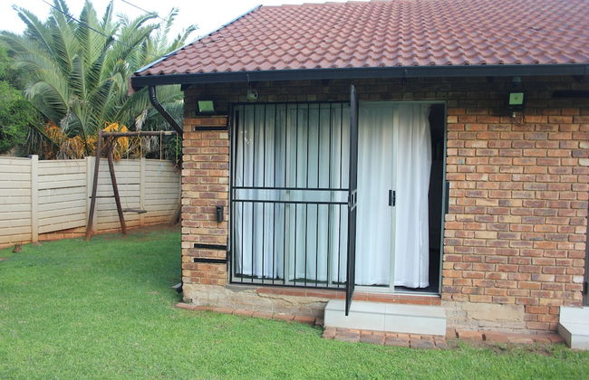 Chic & Serene 1-Bed Haven in Roodepoort - Photo 40