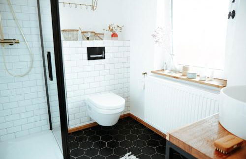 Wunderschöne FeWo direkt am Meer mit Whirlpool & Sauna - Photo 17