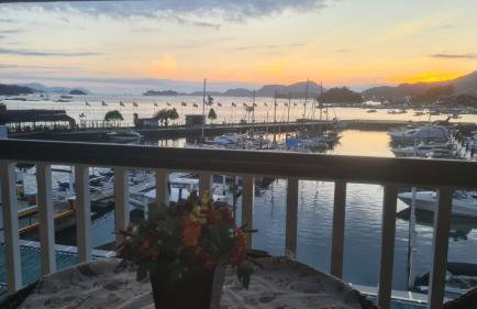 Apartamento com varanda de frente para o MAR - Angra dos Reis - Shopping Piratas - Portaria 24hs - Foto 22