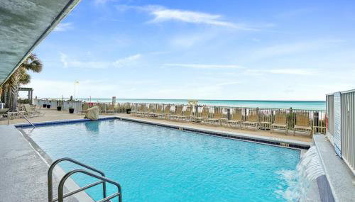 Emerald Isle Beach Resort by Panhandle Getaways - Foto 4, sunbed, young children