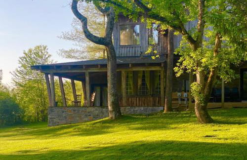 Whimsical Gatehouse at Dark Horse Estate - Foto 1