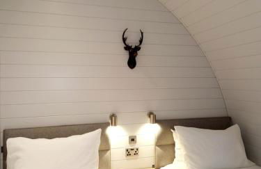 The Ness, Lodge with Hot Tub - Photo 5