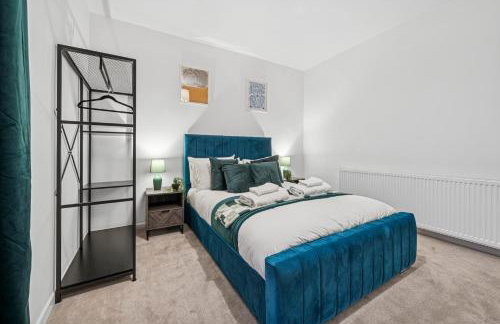 Lawrence Ave 4BD-2Storey House Fast Wifi Families & Leisure By AltoLuxo Short Lets & Serviced Accommodation With Free WiFi & Parking - Foto 1