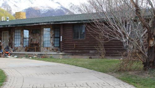 Rustic & Bright 1 Bed Apt. - Photo 5