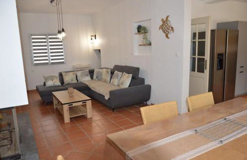 Villa wifi 8 à 10 personnes BBQ piscine situation centrale à Cuges les pins Sainte Baume 2km OK Corral 20km Marseille centre 20km Var - Foto 19
