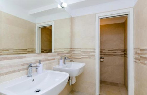 Amazing Home In Gruda With Wifi - Foto 50