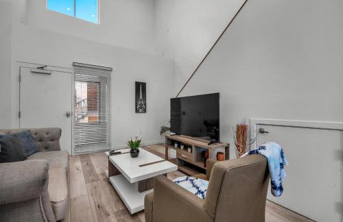 Chic Loft Style 1-Bedroom With Balcony and view of Hollywood Sign - Photo 11