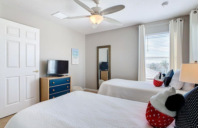 Elegant 5BR Home w Private Pool Spa Near Disney - Foto 25