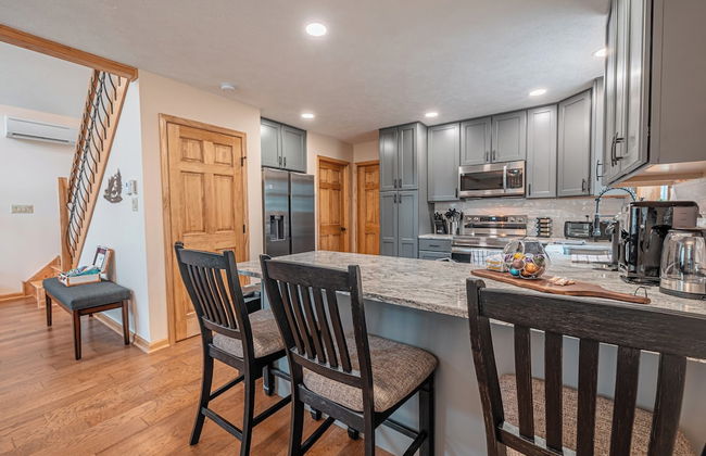 NEW Large Group Summer Getaway W/hot Tub + Game Room! - Foto 13