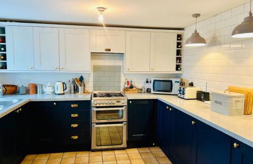 Fantastic Value Beautiful Cottage Close to the Sea Great Interior and Space - Photo 29