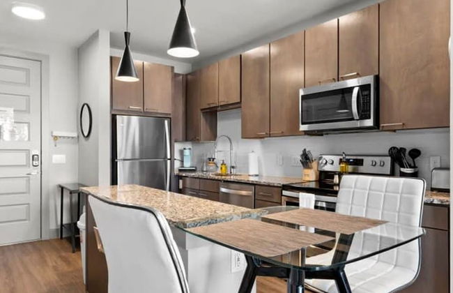 Modern 1BR King Suite Close to Downtown w Fast Wifi - Foto 18