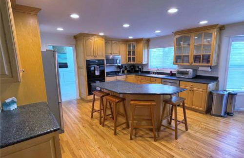 8-Bedroom Home Near the Foot of the Rocky Mountains - Foto 3