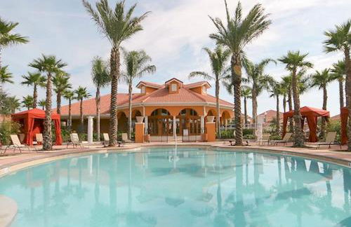 Large Spacious Home w Private Pool & Hot Tub - Photo 41