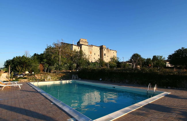 Umbria's Poolside Charm - Photo 15