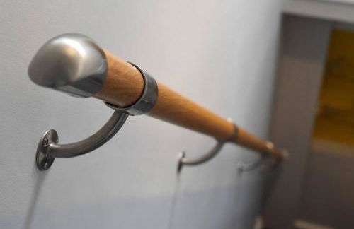 Air Maison - Family Home with Off-Road Parking - Photo 32