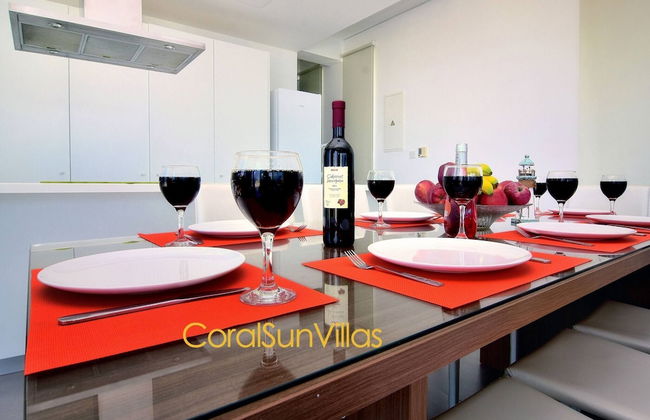 Blue - Beach Front Spectacular Villa Sleeps 10 - Foto 54