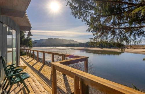 Stunning Beachfront Cabin with Barbecue and Hot-tub in Otis, Oregon - Foto 1