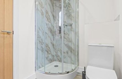 2BR Apartment with Sofa bed I Prime Town Centre Location I Gold St D-Lux, Modern Amenities, Walk to Train, Bus Stations, Shops & Cafés I Leisure and Business Stays Welcome - Foto 24