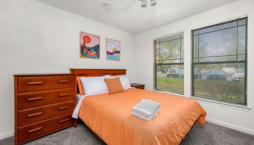 Spacious 4BR Retreat with pool & gym Near USF - Foto 2