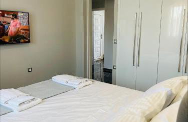 Flev's House with Jacuzzi & Rooftop BBQ - Photo 11