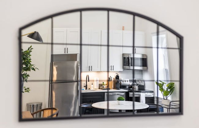 Sosuite Penthouse 1BR Apt w Arch Windows W D - Photo 15