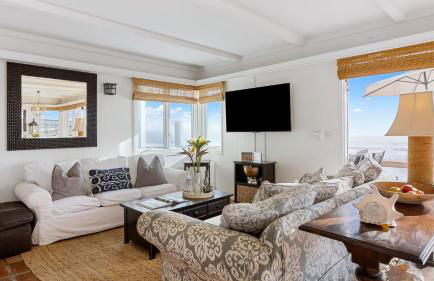 Unbeatable Beachfront Bliss w/ Ocean Views, Luxe Interiors & Patio Beach Road - Foto 9