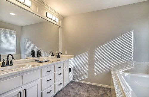 The Cedars Spacious Group Getaway in Snohomish - Photo 16