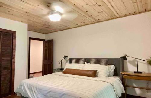 Close to Lake Blue Ridge, Hot Tub, Swing Beds - Foto 17