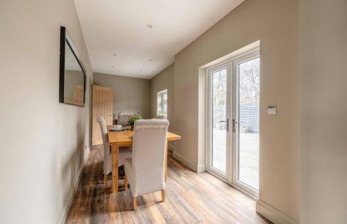 FAMILY FRIENDLY ESCAPE IN ETON, COUNTRYSIDE VIEWS with Hot Tub - By Tempstay - Foto 22