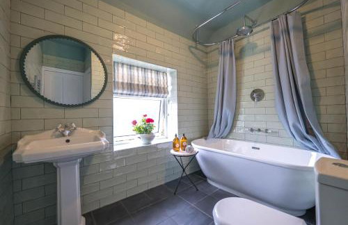 Large Country Cottage, Sleeps 8 - Spa Facilities, Garden Bar, Catering Services, Free Parking, Nature Reserve, Hen Parties - Foto 6