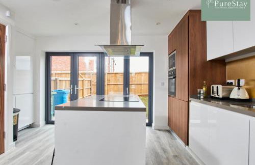 Stylish 5-bedroom Manchester Retreat Sleeps 9 by PureStay - Foto 25