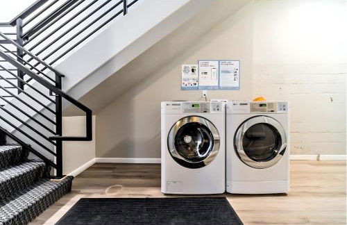 Cozy Micro Suite Unit 11 Sleeps 2 Minutes to Downtown - Foto 21