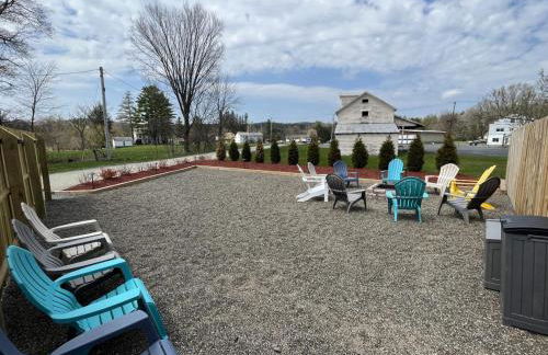 The entire Stephentown Hotel. 28 person occupancy - Foto 39